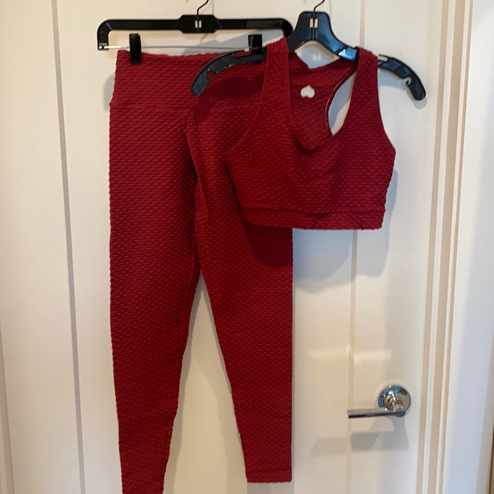 Like new bbb crimson red set